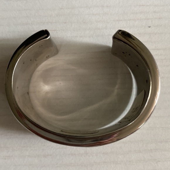 Shell Cuff Bangle Bracelet - Picture 4 of 5